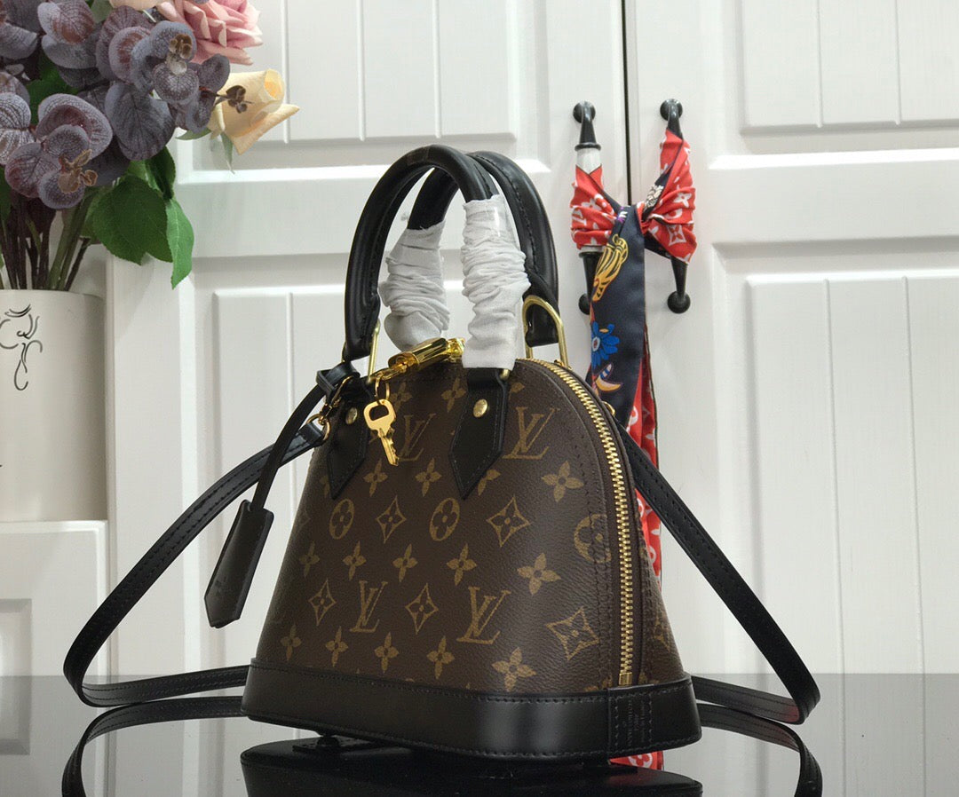 Bag Louis vuitton ALMA